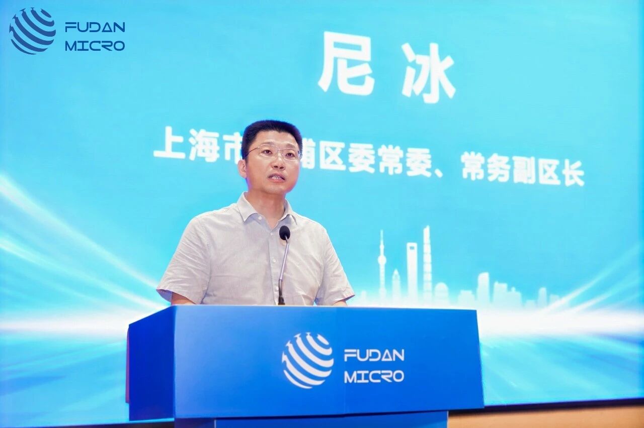 黨委常委、常務(wù)副校長(zhǎng) 許征副區(qū)長(zhǎng) 尼冰